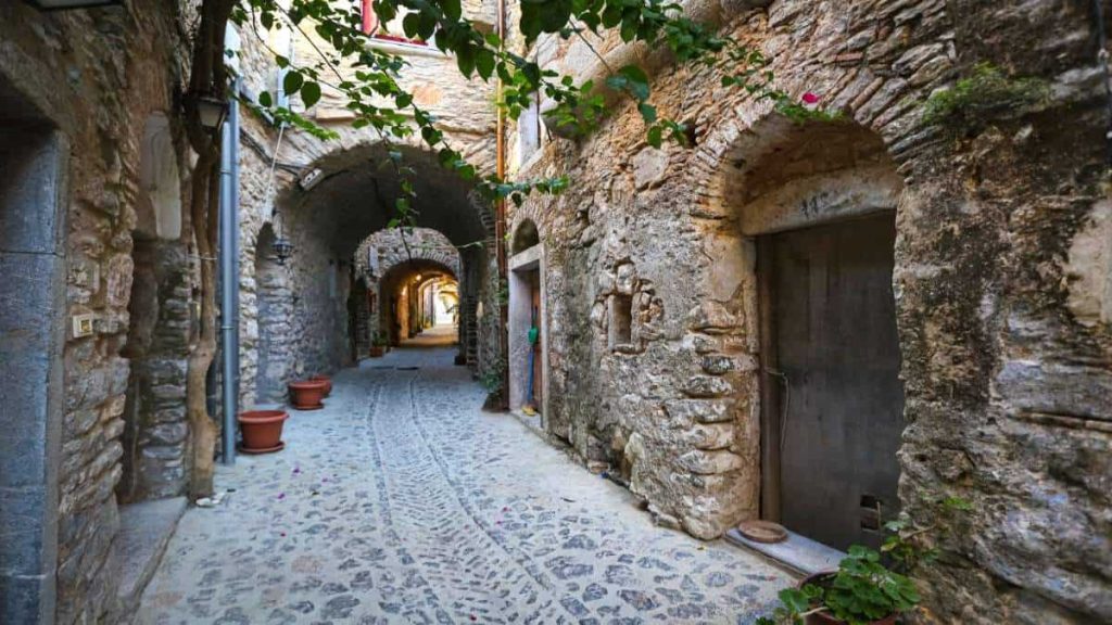 mesta-village-chios-kentriki